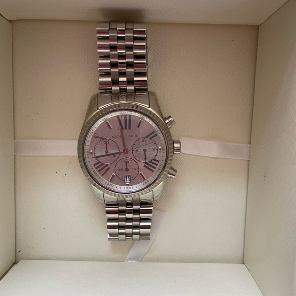 Michael Kors women’s Lexington stainless steel oversized watch - Picture 7 of 8